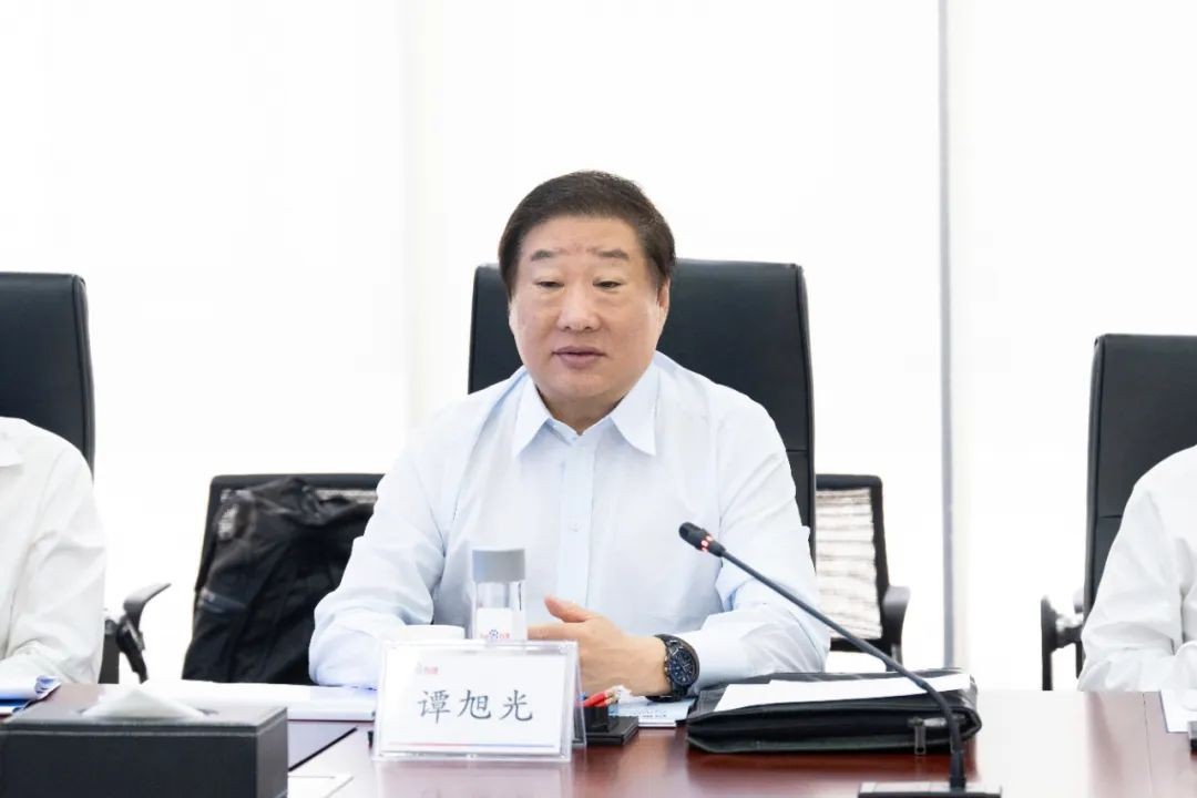 谭旭光与李彦宏座谈交流 共话用AI激活生产新动能(图2)