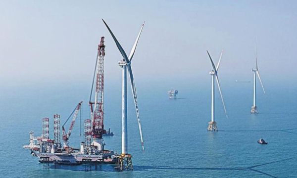 纵观华夏 领跑全球！全球首台20兆瓦海上风机福建成功吊装 中国深海风电